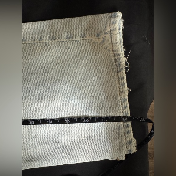 H&M Light Wash Denim Jeans - Picture 6 of 6